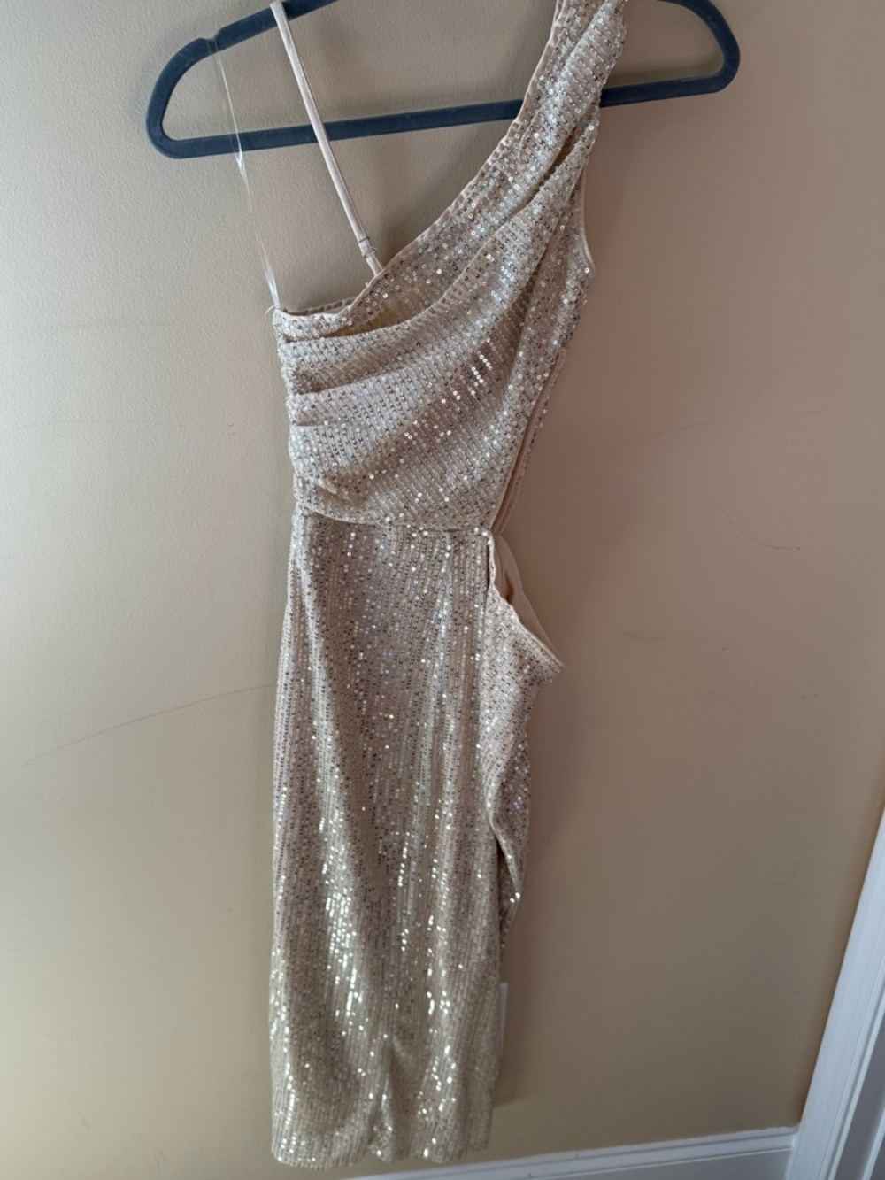 Altar’d State Beige Sequin Asymmetrical Cut out midi dress Gold size Small - Picture 3 of 8